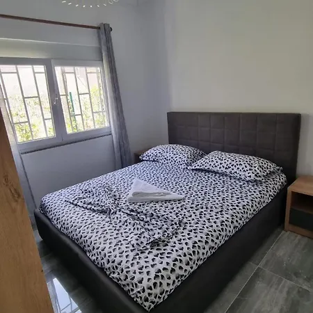 Belle 3 Refaite A Neuf Avec Piscine Privee Villa Golem (Tirana)